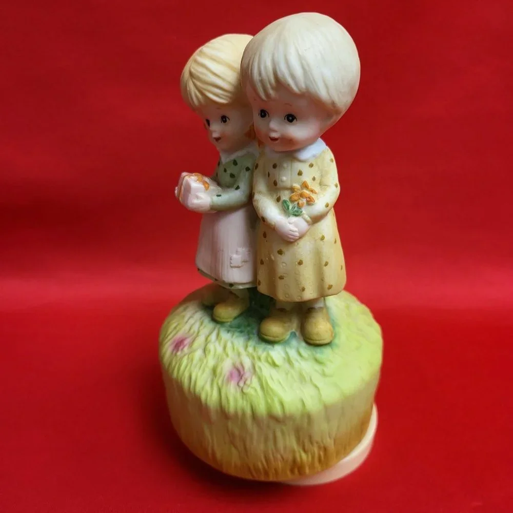 Vintage Sankyo Two Young Girls Music Box Plays The Impossible Dreams